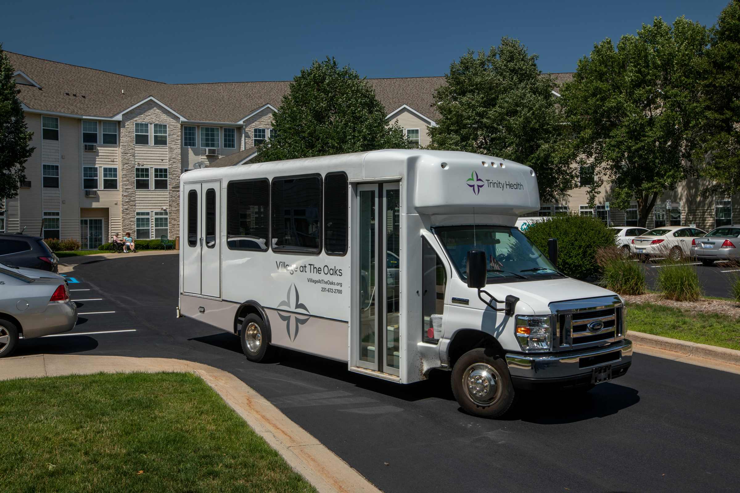 The Oaks Shuttle bus